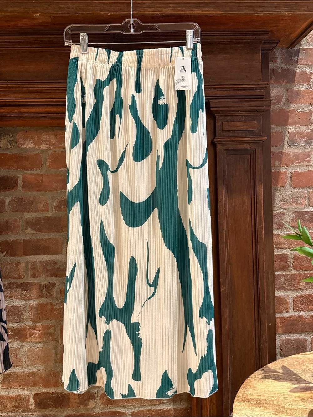 2 Pleated Abstract Print Midi Skirt Olive Green/Cream & Cream/Forest Green L/XL - Picture 6 of 15